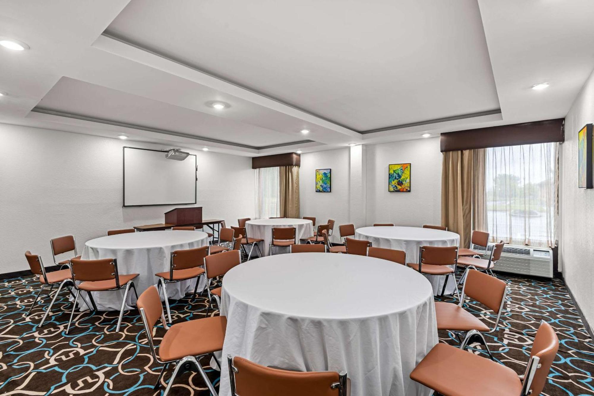 Hotel Concord Syracuse, Ascend Hotel Collection Восток Сиракьюс Экстерьер фото